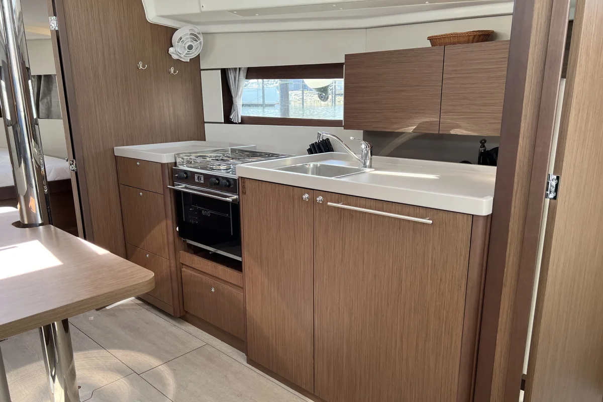 Oceanis 38.1 "Piet"