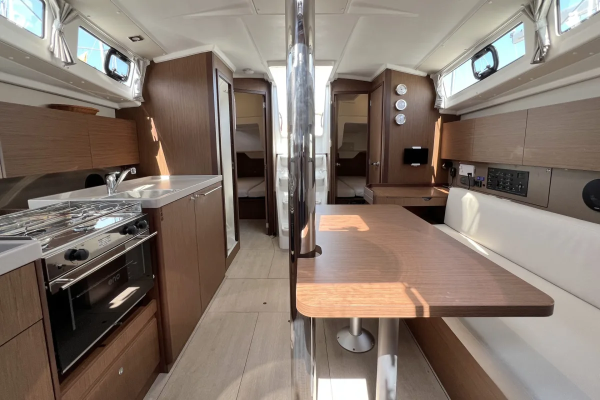 Oceanis 38.1 "Piet"