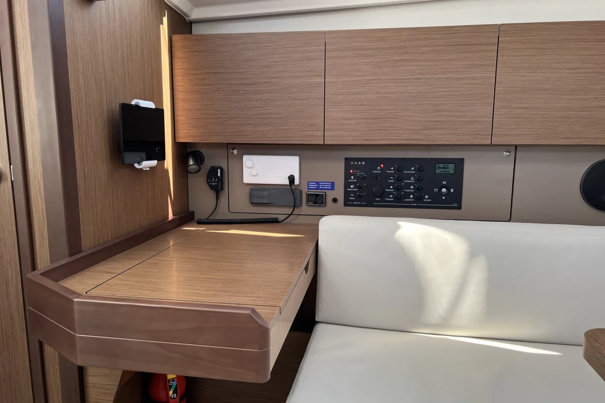Oceanis 38.1 "Piet"