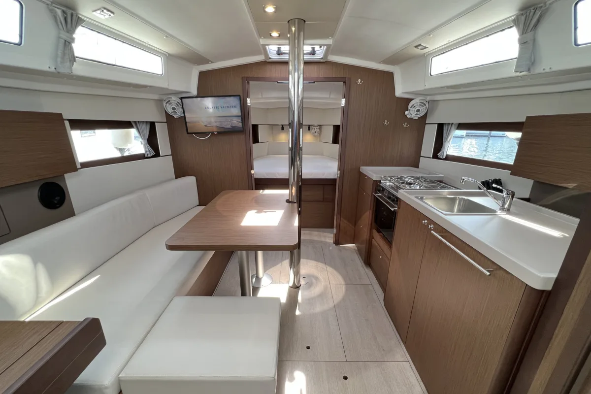 Oceanis 38.1 "Piet"