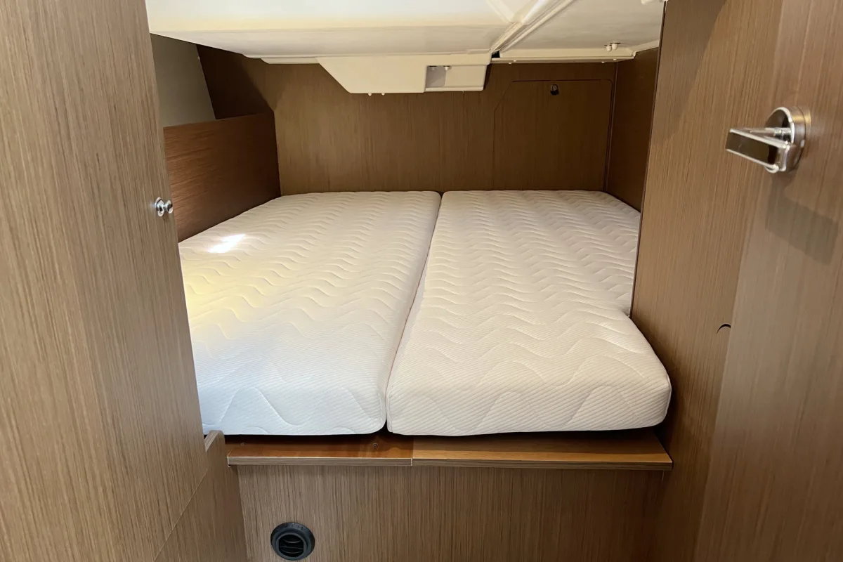 Oceanis 38.1 "Piet"