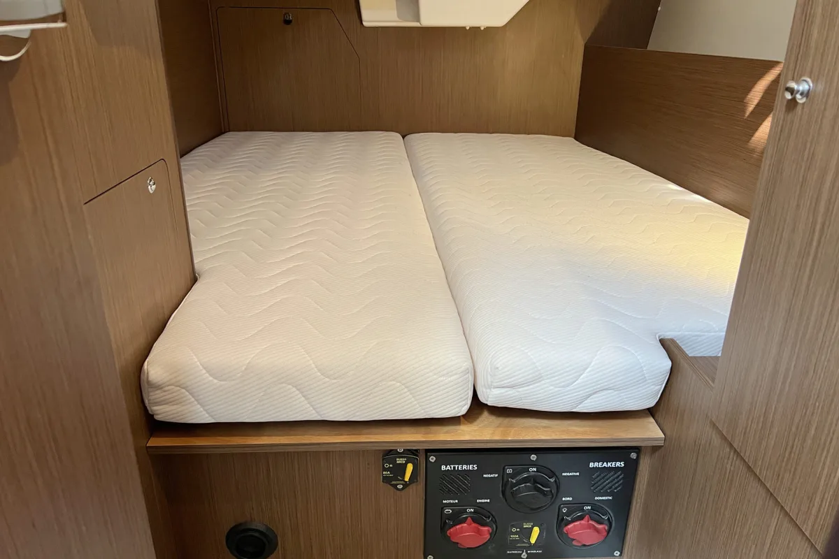 Oceanis 38.1 "Piet"