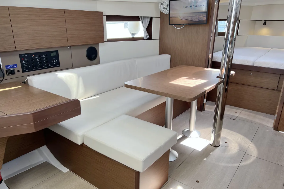 Oceanis 38.1 "Piet"