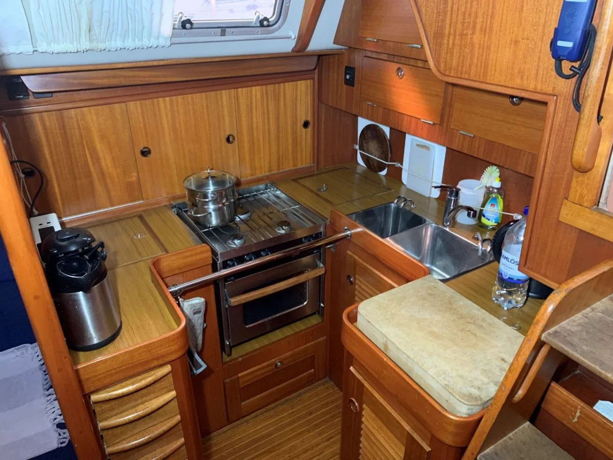 Hallberg-Rassy 45