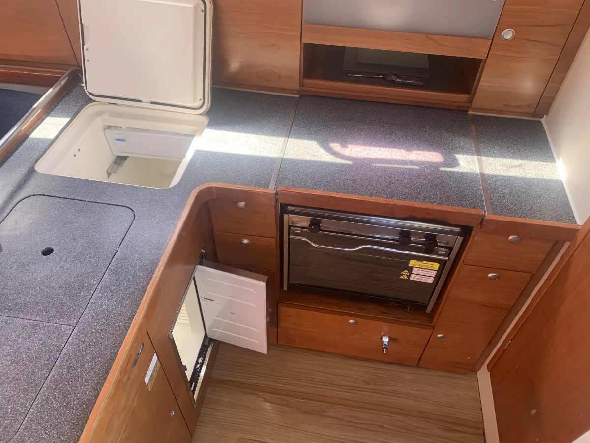Hanse 370