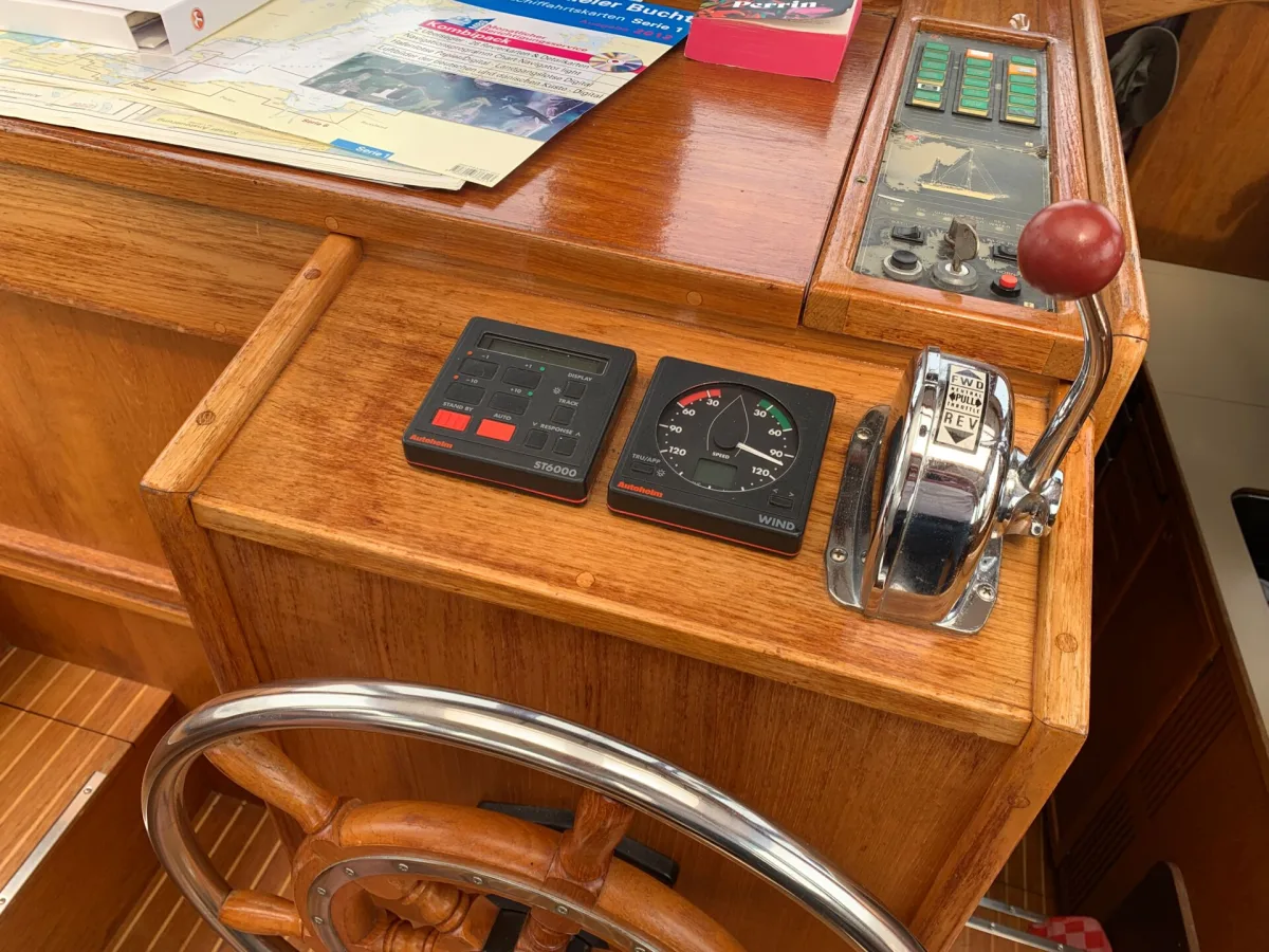 Nauticat 33