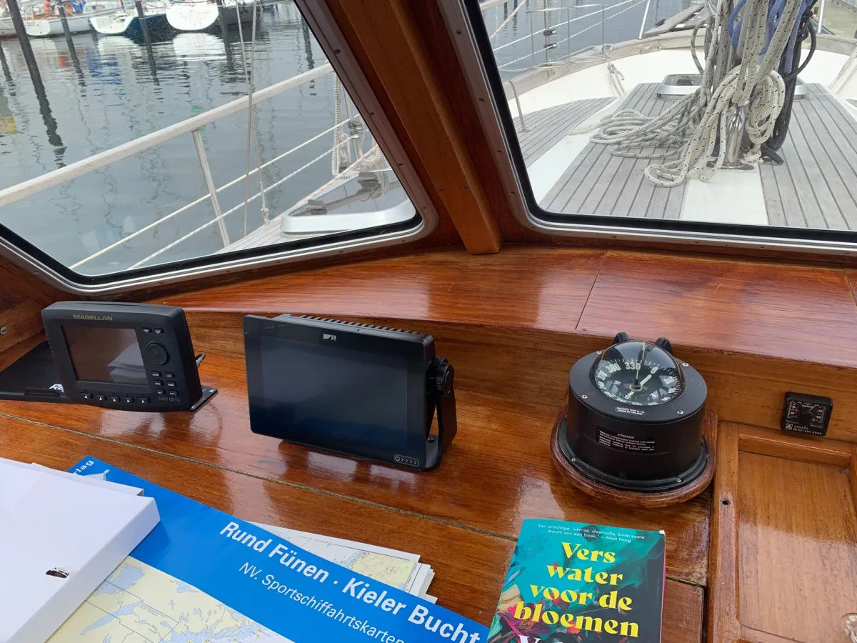 Nauticat 33