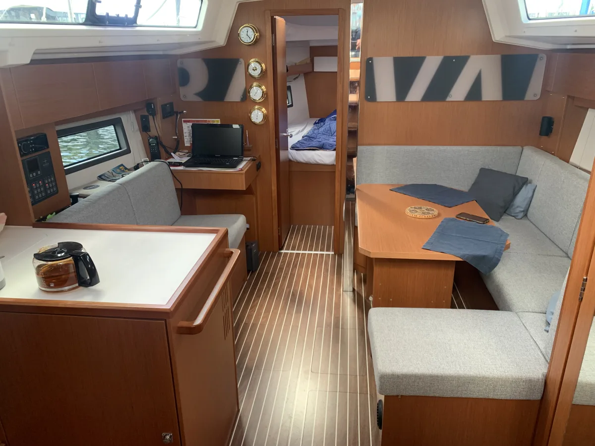 Bavaria C 38