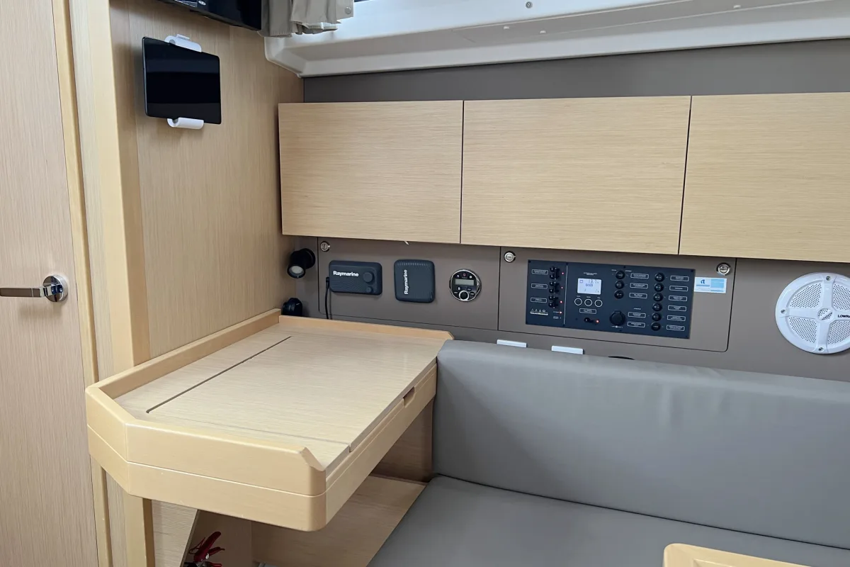 Beneteau Oceanis 38