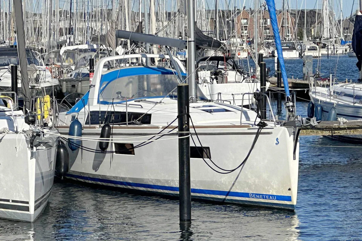 Beneteau Oceanis 38