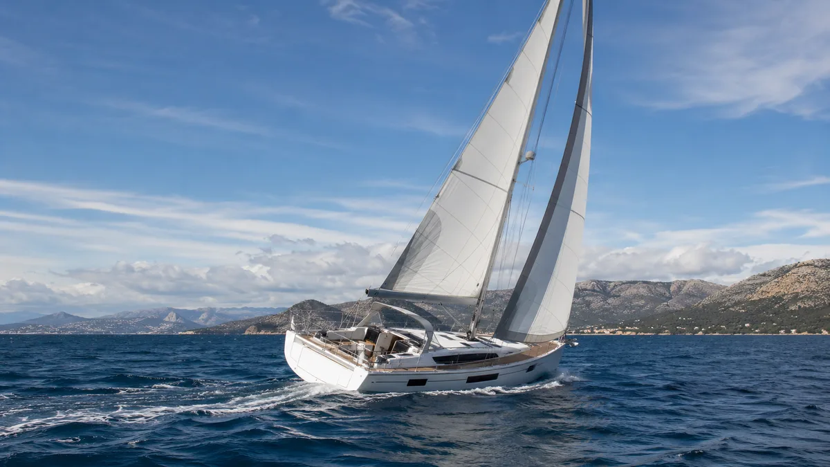 Oceanis 47 im Modellporträt: Fahrtenyacht mit variablem Cockpit
